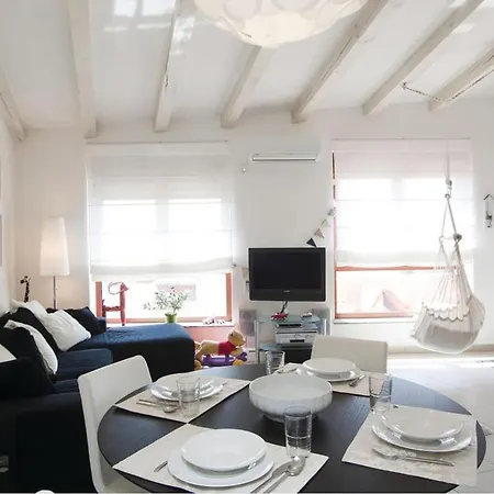 2 Bedroom In דירה Ližnjan