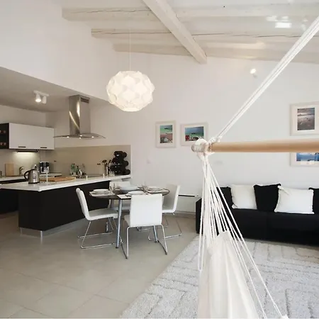 2 Bedroom In דירה *