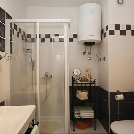 דירה 2 Bedroom In Ližnjan