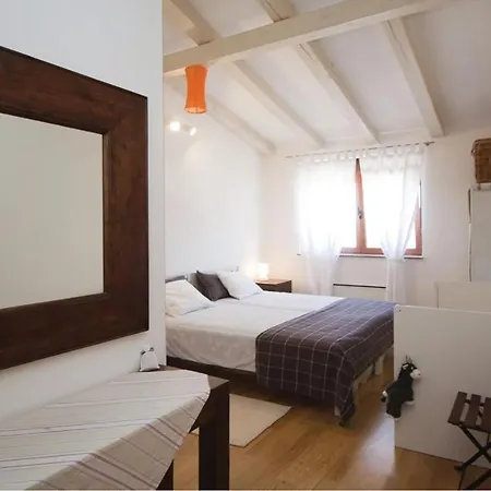 2 Bedroom In דירה Ližnjan