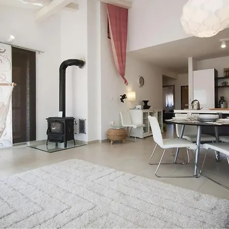 2 Bedroom In דירה